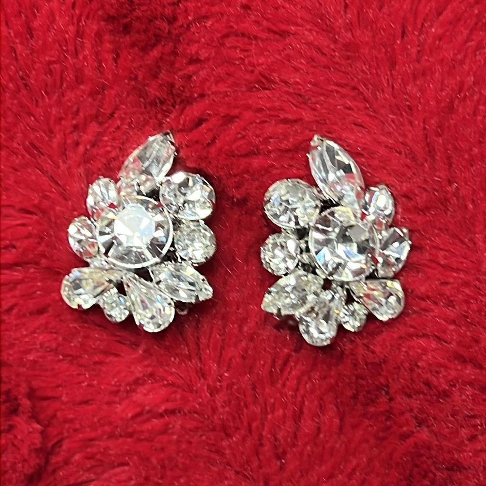 Silver Floral Cluster Rhinestone Vintage Sparkling Crystals Clip-on Earrings
